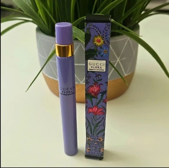 NWT Gucci Flora Gorgeous Magnolia Travel Perfume 10ml - Picture 2 of 7
